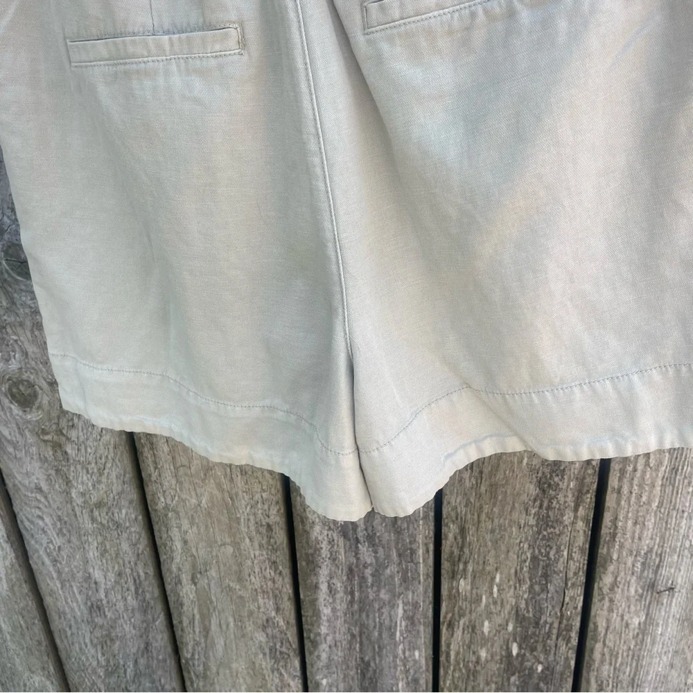 Joie / High Rise Linen Blend Pleated Shorts / Beige / Women’s Medium 8/10 | NWT